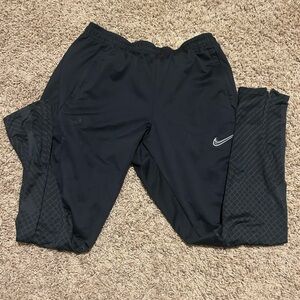 Nike Dri-FIT Slim Fit Pants in Black